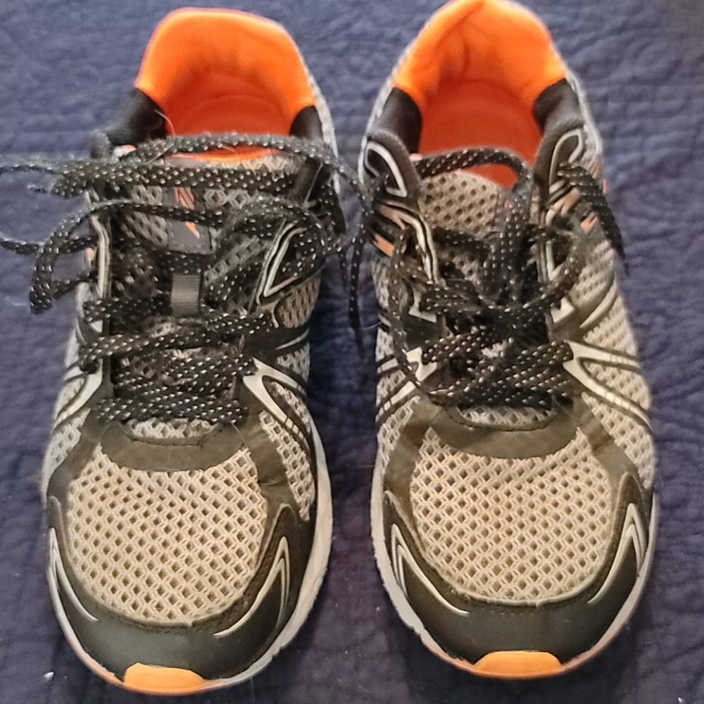 Mens tennis shoes